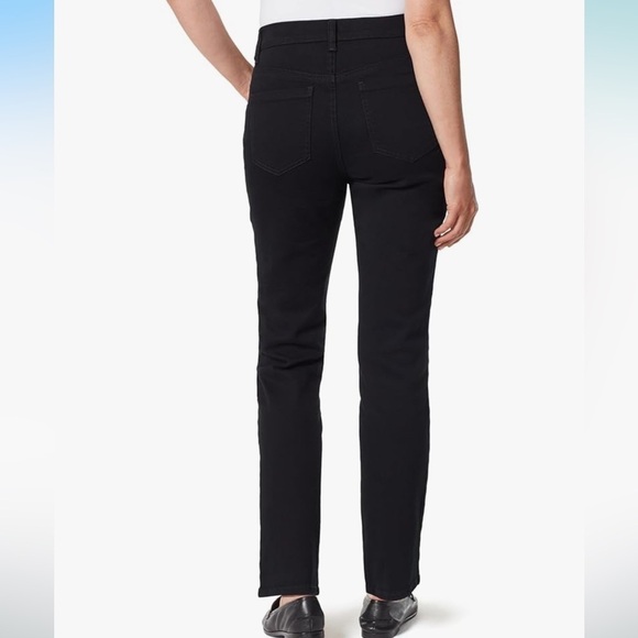 Gloria Vanderbilt Amanda jeans in black - Picture 2 of 4